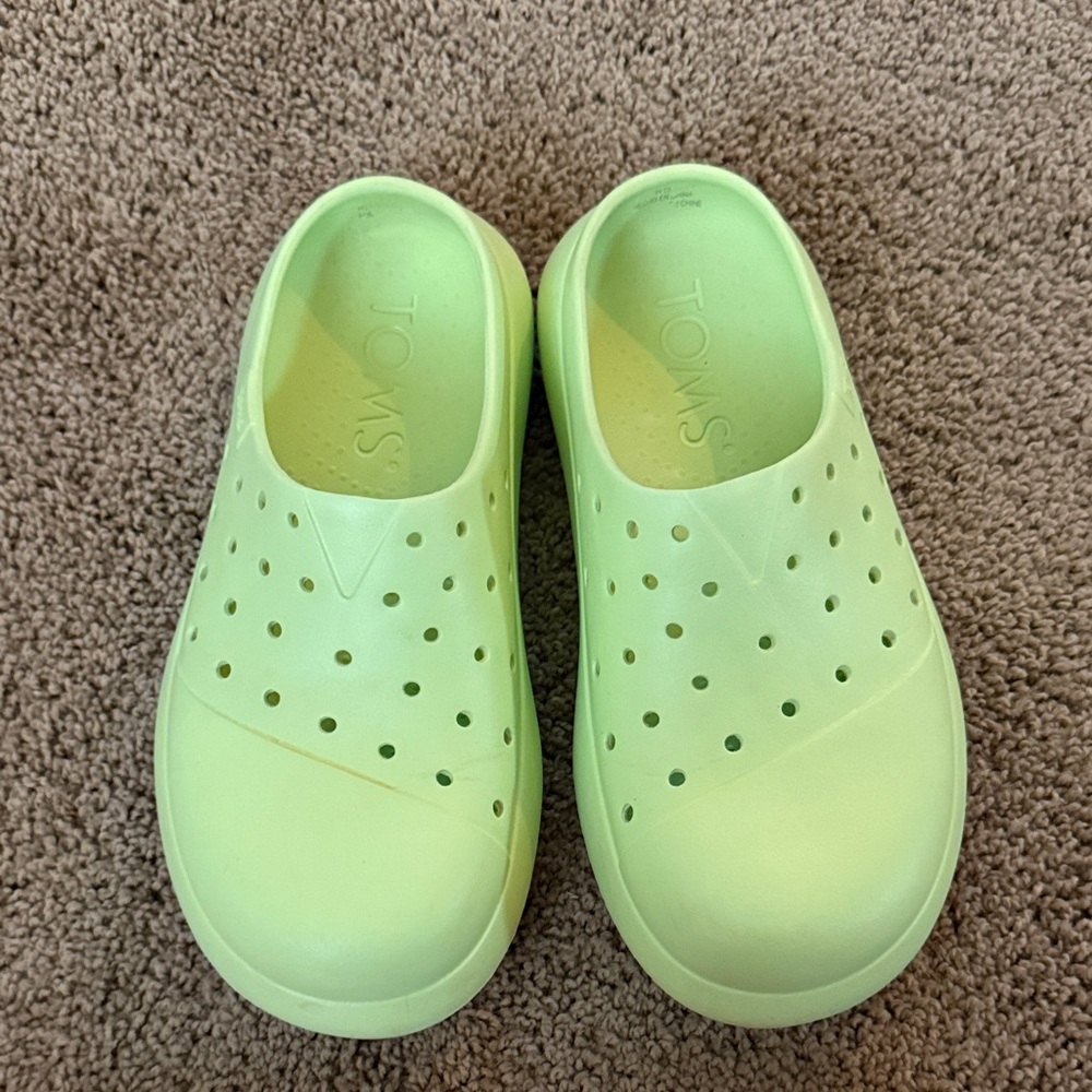 TOMS Women’s Green Clogs